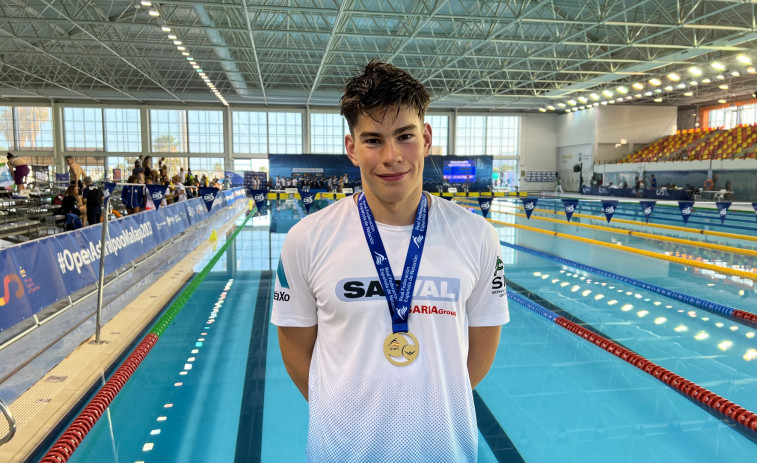 Mateo García bate el récord gallego de 400 libres