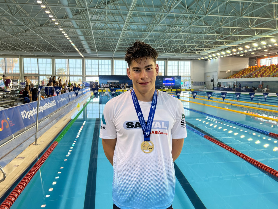 Mateo García bate el récord gallego de 400 libres
