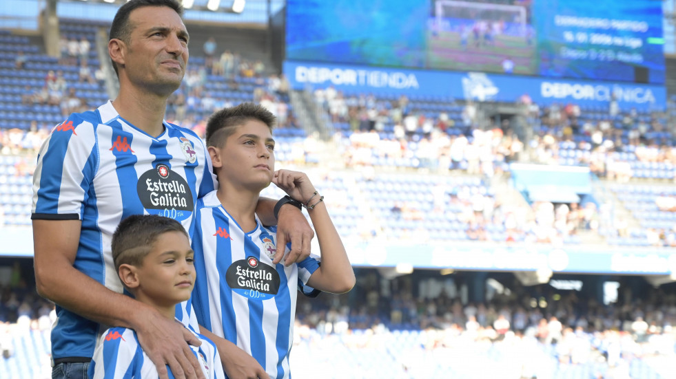La afición se rinde ante Scaloni