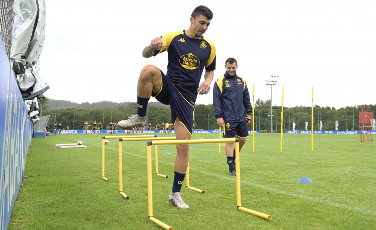Ximo Navarro ya entrena en Abegondo