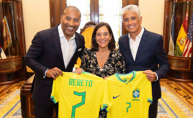 Inés Rey recibió a Mauro y Bebeto en el Ayuntamiento de A Coruña