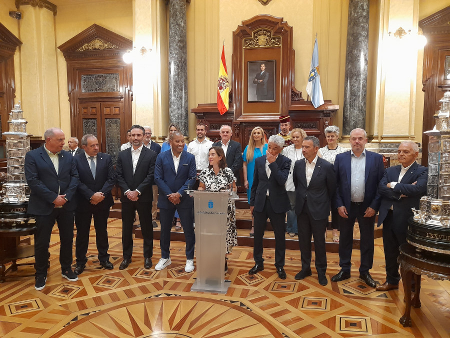 Las lágrimas se apoderan de María Pita durante la recepción más emotiva y menos protocolaria del Teresa Herrera