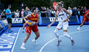 Carolina Arfinengo y Carlota Velasco refuerzan al Maristas