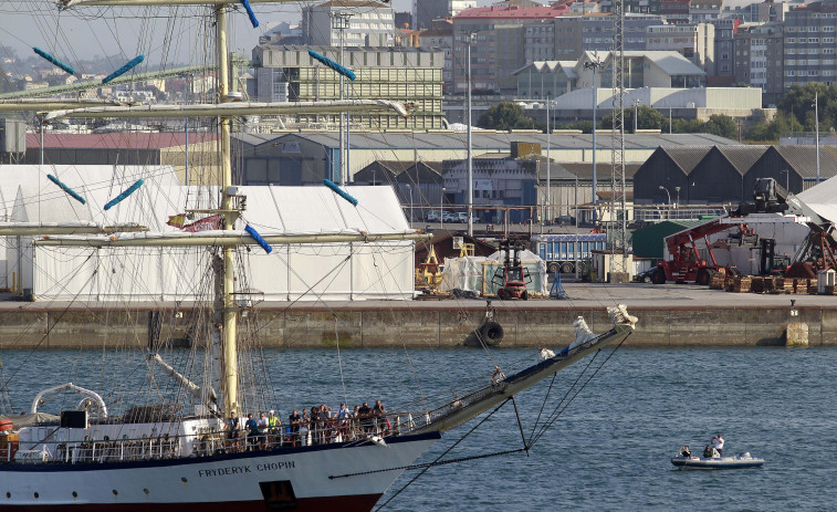 Los grandes veleros de la Tall Ships Races enseñan en A Coruña la “vida en el mar”