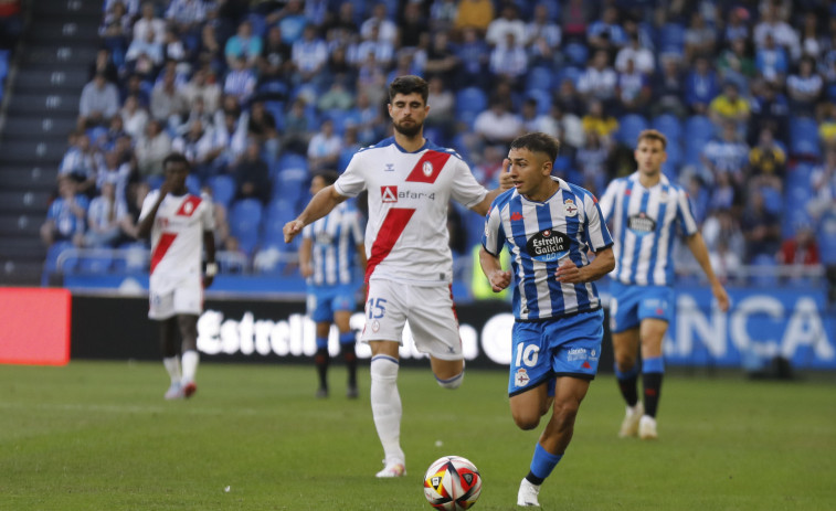 Lo mejor y lo peor del debut del Depor: Solidez y peligro por fuera pero sin puntería