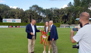 Derrota del Bergantiños con saque de honor de Athenea del Castillo