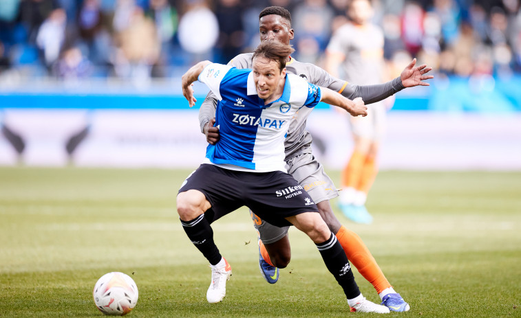 El Depor pregunta por Tomás Pina para reforzar la medular