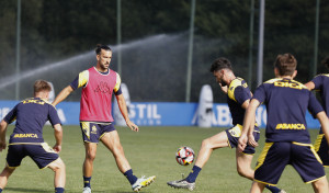 El central Pablo Martínez entrena con el grupo en Abegondo