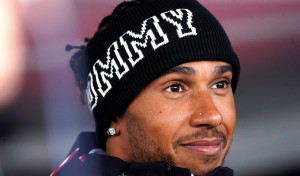 Hamilton renueva con Mercedes hasta 2025