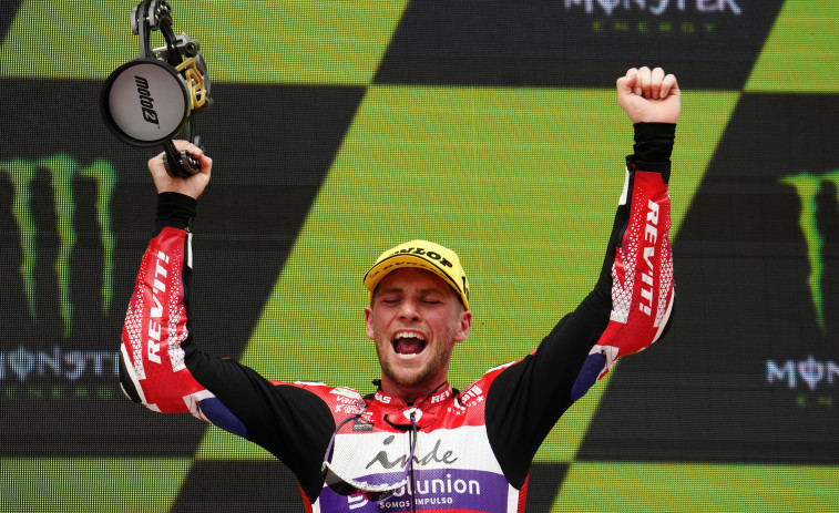 Dixon logra su segunda victoria en Moto2 e impide el triunfo de Canet