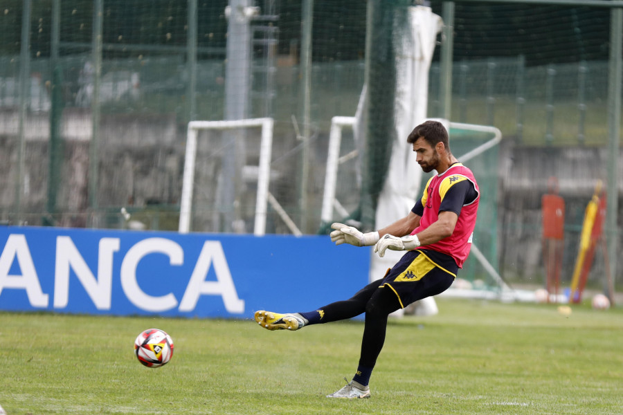 Germán Parreño: "En la portería del Depor este año hay mucho nivel"