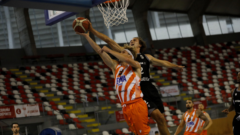 Encuentro entre  leyma Basquet Coruña - Vitoria Guimaraes