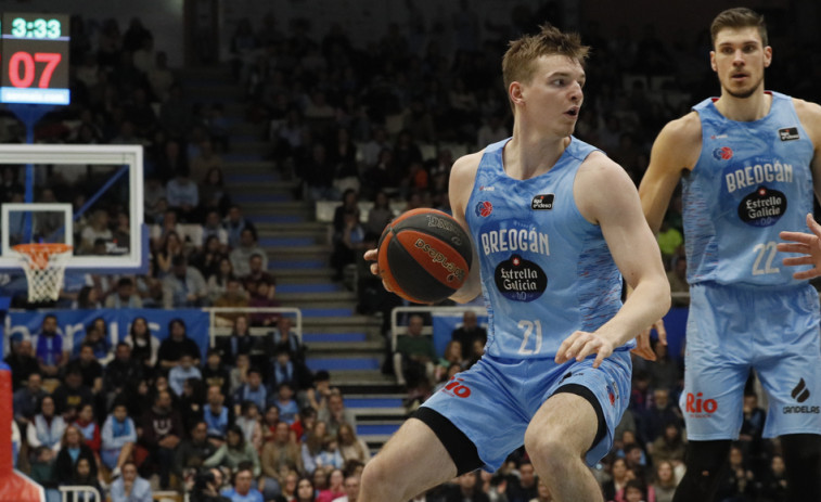 El Valencia tumba al Río  Breogán en el tercer cuarto (75-80)