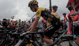 Roglic se impone en la decimoséptima etapa de la Vuelta a España
