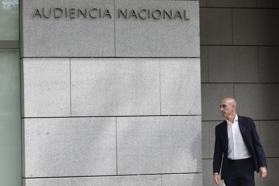 La Fiscalía pide que Rubiales permanezca a 500 metros de Jenni Hermoso