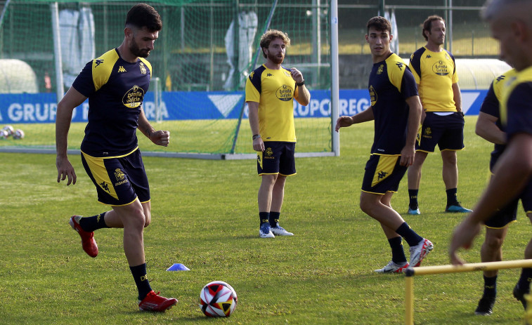 Martín Ochoa, Jairo, Diego Gómez y Mati Castillo, entre los 22 citados para el duelo con el Cornellà