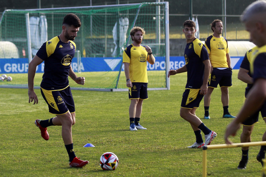 Martín Ochoa, Jairo, Diego Gómez y Mati Castillo, entre los 22 citados para el duelo con el Cornellà