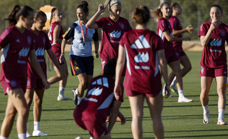 La selección española femenina, camino de Suecia expectante