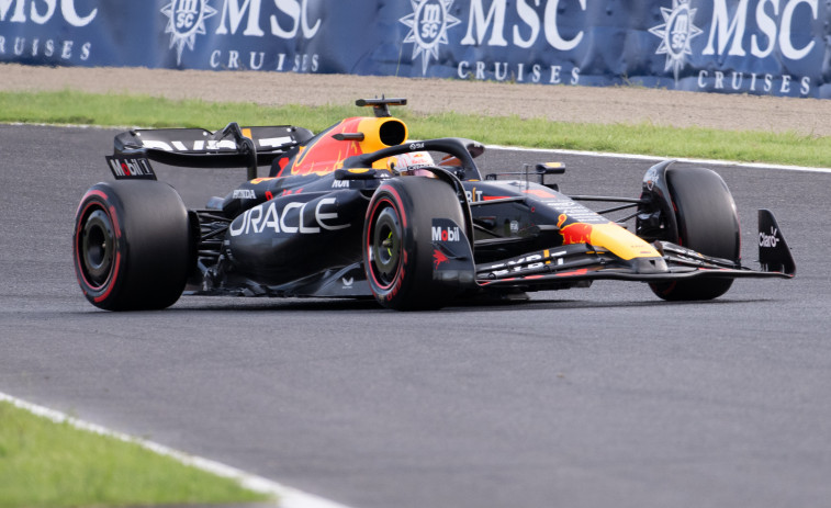 Pole incontestable de Verstappen en Japón; Sainz sexto y Alonso décimo