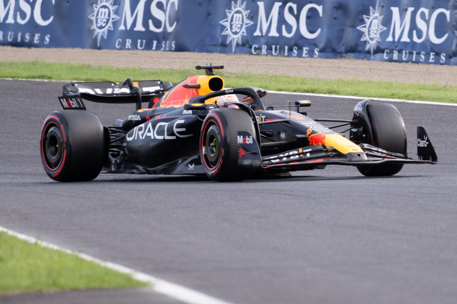 Pole incontestable de Verstappen en Japón; Sainz sexto y Alonso décimo