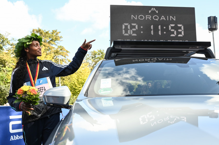 Tigist Assefa gana la maratón de Berlín con un nuevo récord del mundo