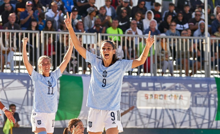 España gana la Liga Europea femenina de fútbol playa y es plata en la masculina