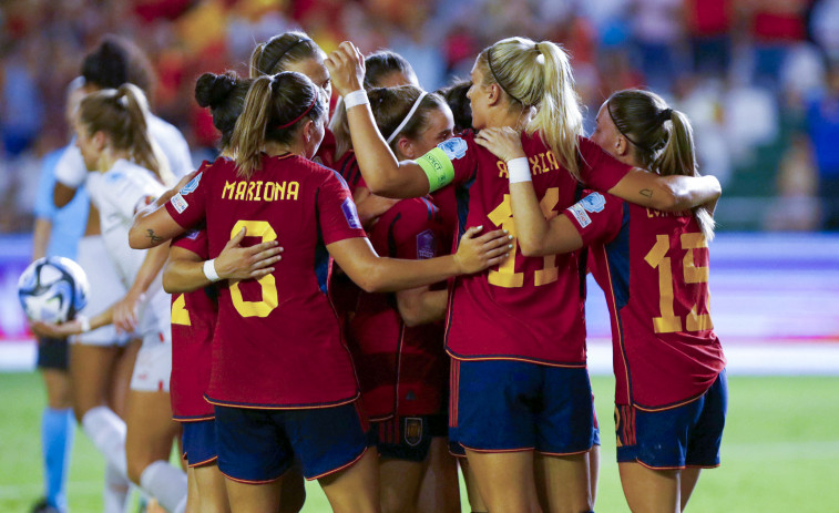 La selección española completa su primer entrenamiento sin ocho jugadoras sobre el césped