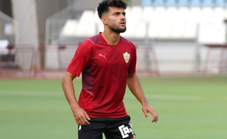 Detenido el futbolista Arnau Puigmal por conducir con un carné no homologado