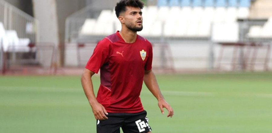 Detenido el futbolista Arnau Puigmal por conducir con un carné no homologado