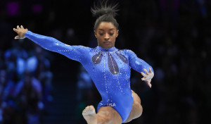 Simone Biles agiganta su leyenda con la conquista de su sexta corona mundial