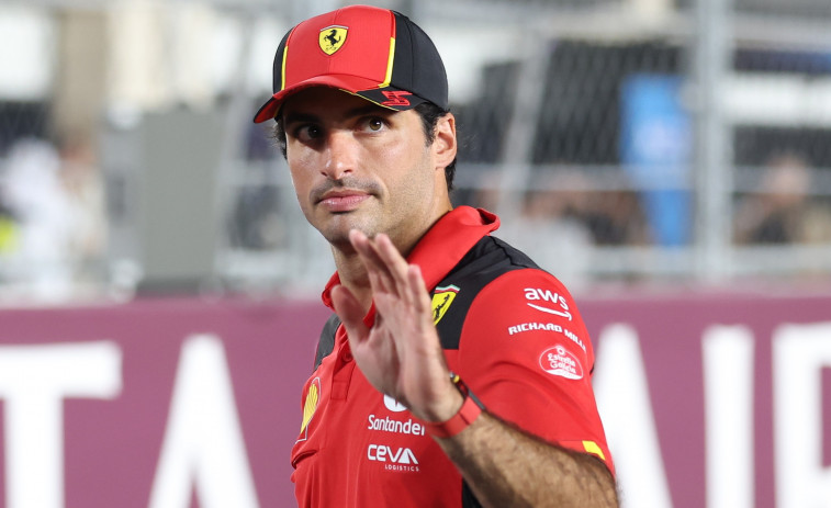 Sainz no sale en Qatar por una fuga hidráulica en su Ferrari