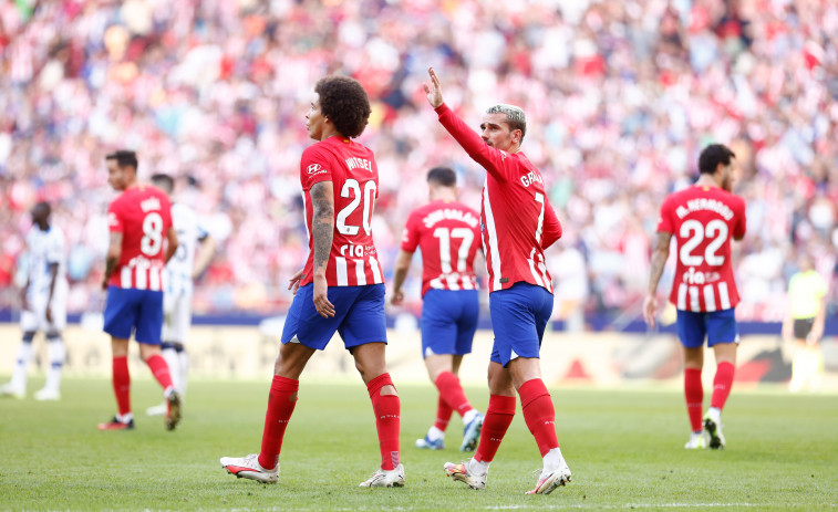 Griezmann, de penalti, da los tres puntos al Atlético ante la Real (2-1)