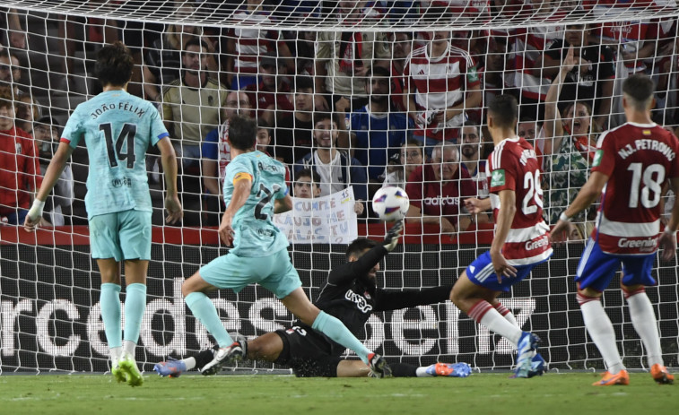El Barcelona salva un punto ante el Granada de Bryan (2-2)