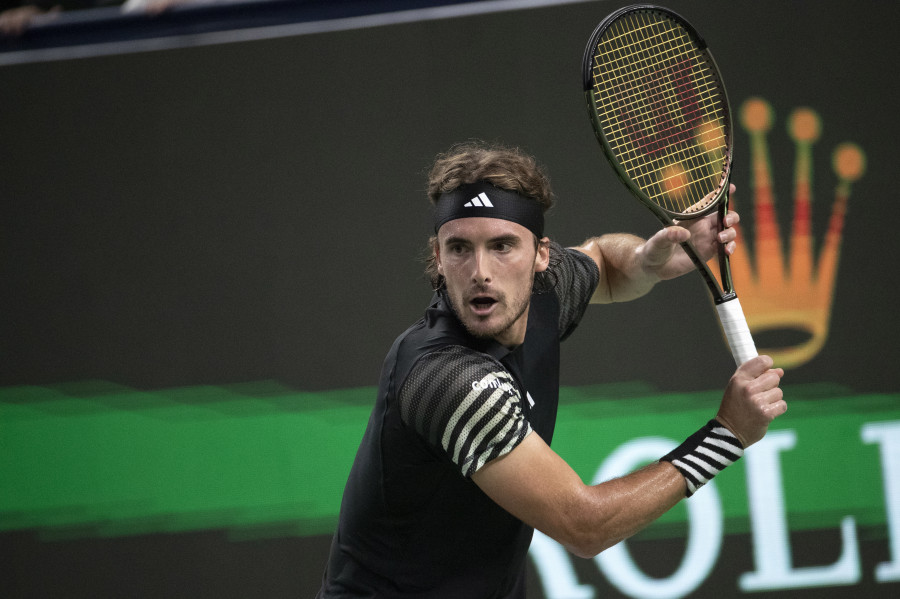 El francés Humbert da la sorpresa y apea del torneo a Tsitsipas