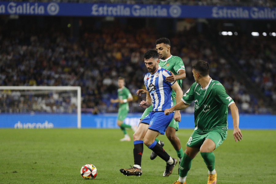 El Depor iguala su peor registro goleador en Riazor, como en la liga 2013-14, la del ascenso con Vázquez