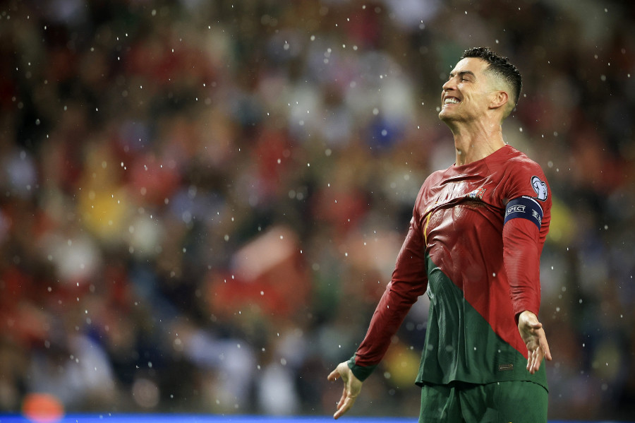 Un doblete de Cristiano lleva a Portugal a la Eurocopa (3-2)