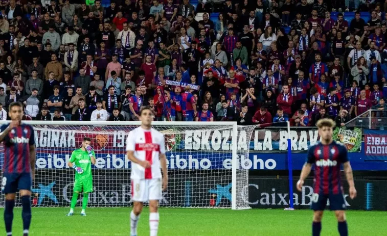 La Ertzaintza multará a un aficionado del Eibar que mostró una bandera palestina