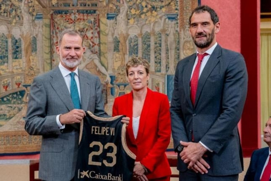 El rey recibe a la directiva de la FEB para celebrar su centenario