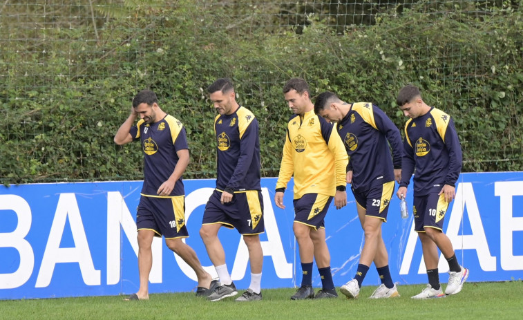 Lucas, con una contusión en un gemelo, se entrenó al margen en Abegondo