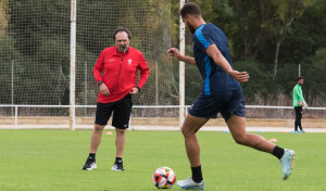 Alfredo Santaelena dirige su primer entrenamiento como técnico del San Fernando