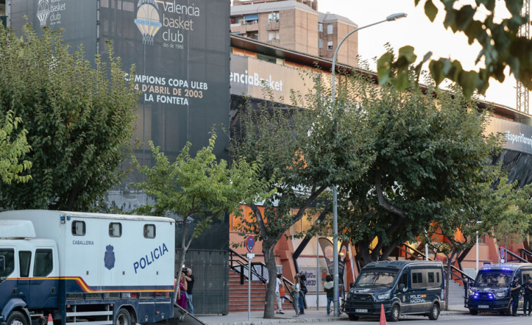 El Maccabi llega a la Fonteta de Valencia entre fuertes medidas de seguridad