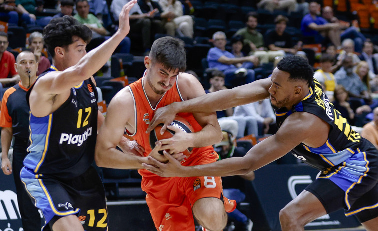 Claver y Jovic desbordan al Maccabi en un duelo marcado por medidas de seguridad (75-66)