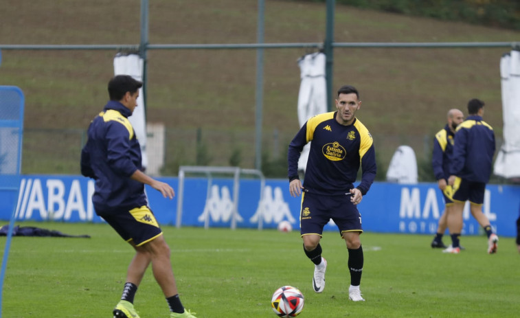 Lucas Pérez se ejercita con normalidad y estará ante el Sabadell