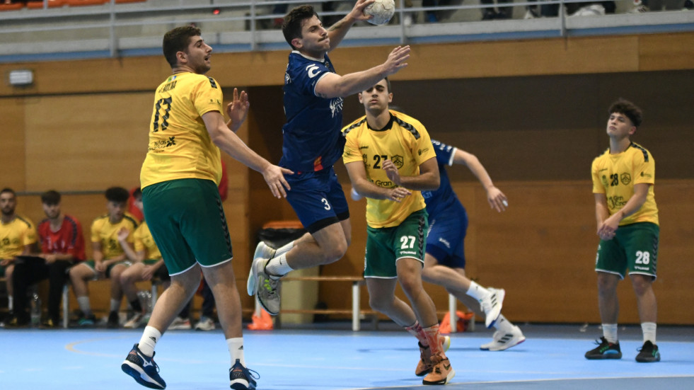 El OAR Coruña vuelve a sacar su versión más mortífera (34-24)