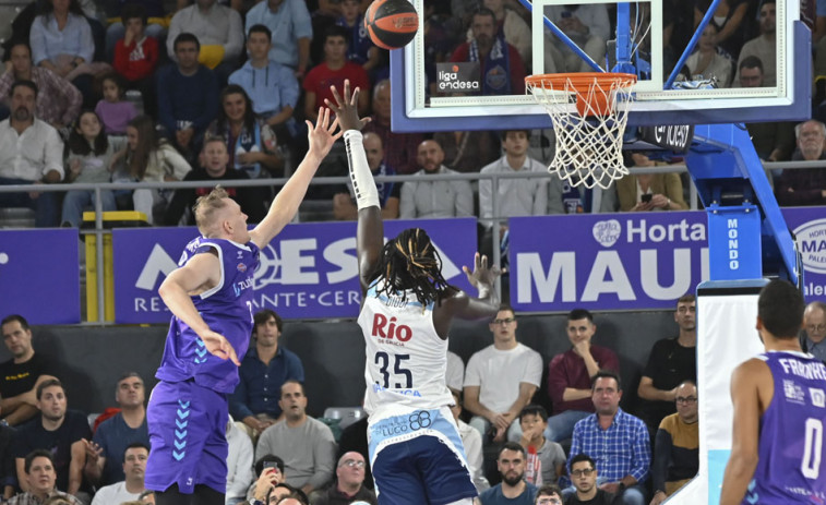 Zunder Palencia logra su primera victoria en la Liga Endesa ante el Río Breogán (74-59)