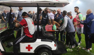 Juankar sufre una pérdida auditiva tras tirarle un petardo en el derbi griego