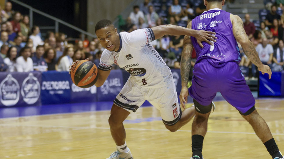 Eric Washington abona “más de la mitad” de su cláusula y abandona el Obradoiro