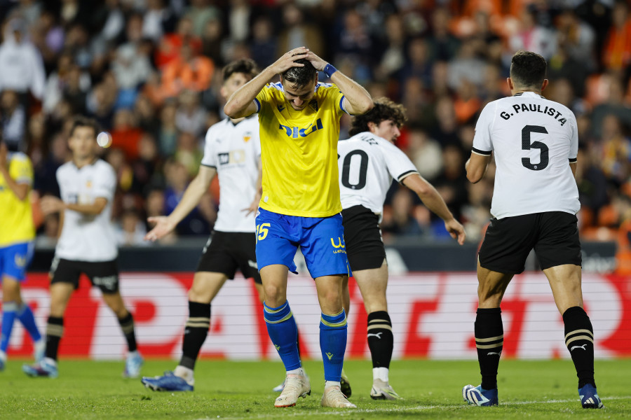 El Valencia no da opción al Cádiz con una primera parte impecable (2-0)