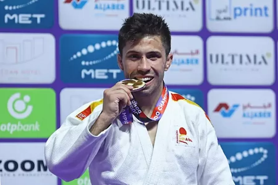 Fran Garrigós se cuelga la medalla de bronce en la categoría de -60 kilos