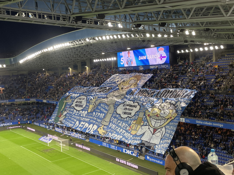 "Imposible entender a nosa locura", el espectacular tifo de los Riazor Blues